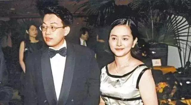 984属鼠一生有二婚，1984年属鼠人最难熬年龄"