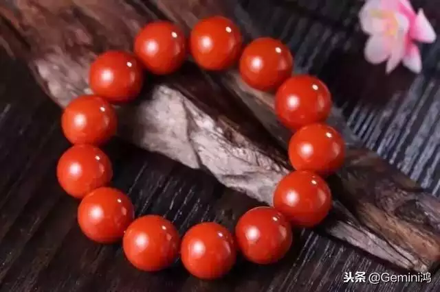 属虎的适合戴什么手链好，属虎的本命年戴什么好