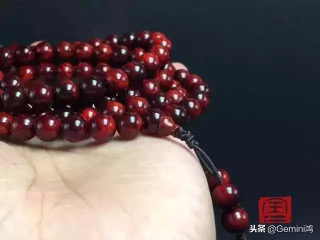 属虎的适合戴什么手链好，属虎的本命年戴什么好