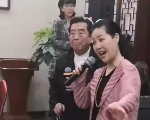 2年的人今年婚姻如何，82年属狗的婚姻状况"