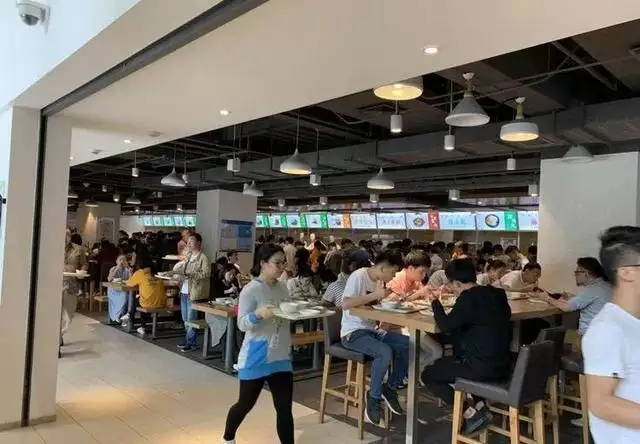 属蛇人适合做餐饮吗，2022 年属蛇人的适合做餐饮吗