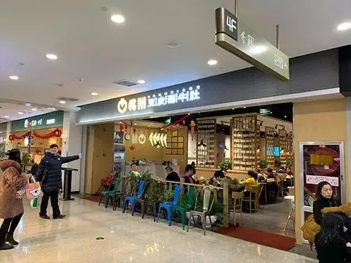 属蛇人适合做餐饮吗，2022 年属蛇人的适合做餐饮吗