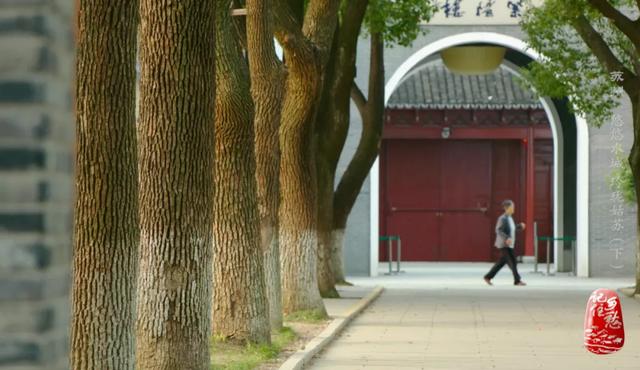 风水先生：这是块风水宝地啊！范仲淹：那我不要了