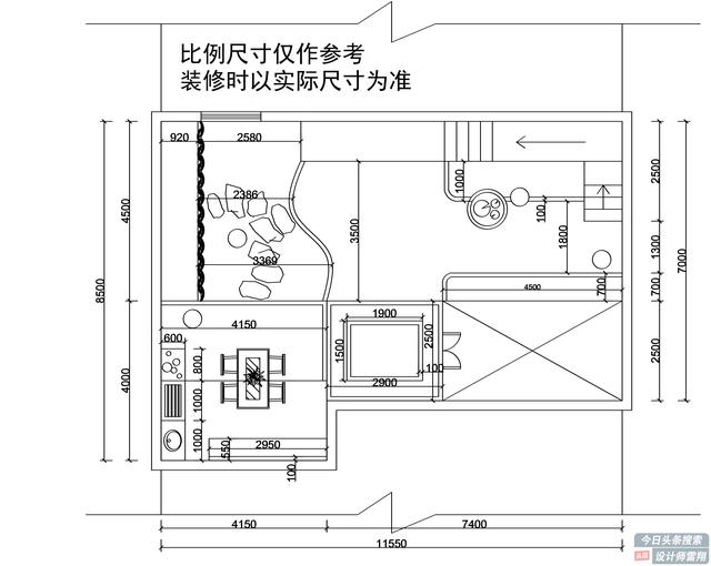 院中做拴马桩和假山，寓意万事如意人丁兴旺，邻居看见也想做一个