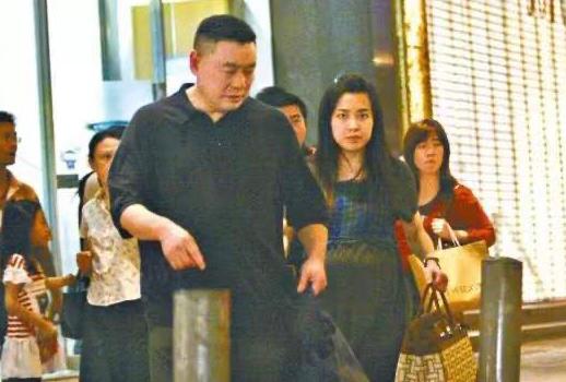 从“娱记狗仔”到“香港女首富”，甘比的故事不输李嘉欣