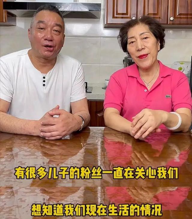 乔任梁去世5年了，他父母却因长相被骂上热搜