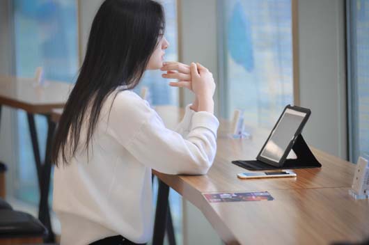 女孩八字缺火_命里缺火的女人适合做什么