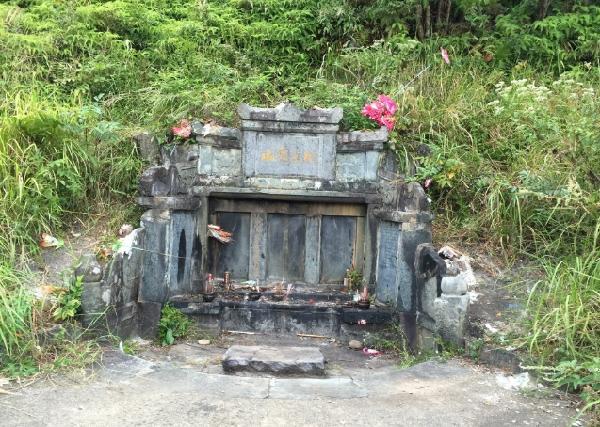 葬地风水讲究，不要轻易给祖坟立碑