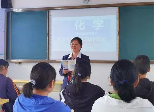 2月份的女孩名字，女孩缺水火取名大全文雅