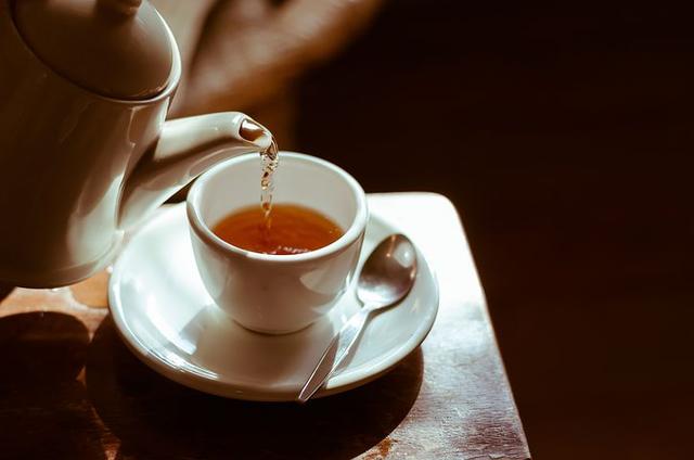 茶饮调理之散瘀消肿，清痘解毒五行草茶