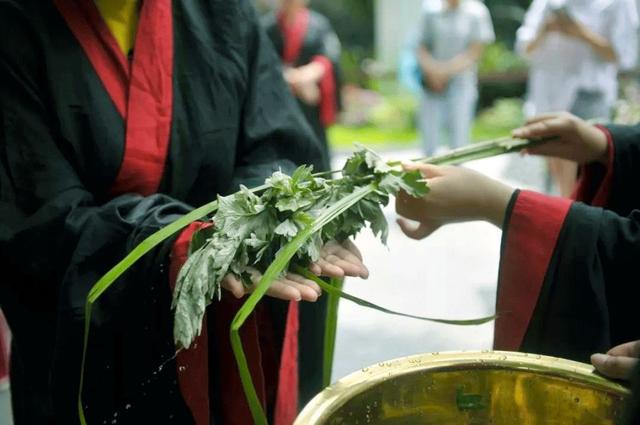 属鼠六月初六出生的人命运如何