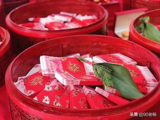 喜欢倒贴的八字女命有哪些